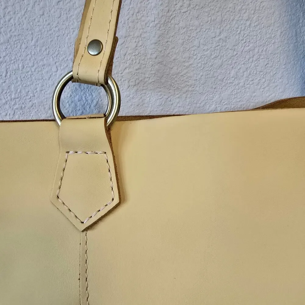 Portland Leather Market tote in Vanilla with matching Classic Plus Card Holder - Picture 5 of 9